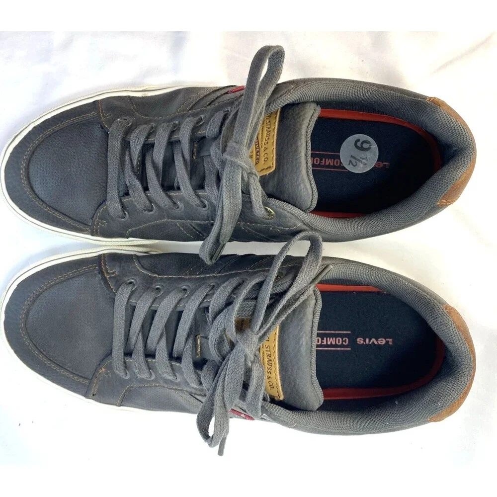 LEVI STRAUSS Men's Size 9,5 Sneaker Gray Faux Leather Lace Up Round Toe Low Top